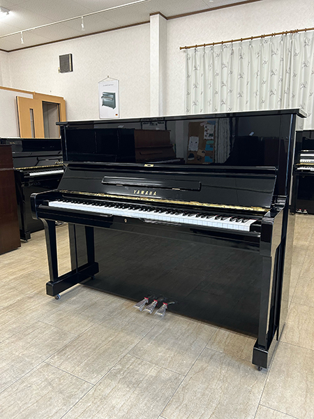YAMAHA U1M